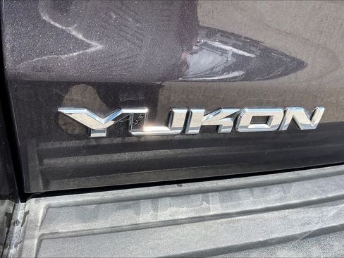 Used 2018 GMC Yukon SLT w/ Premium Edition RWD image 10