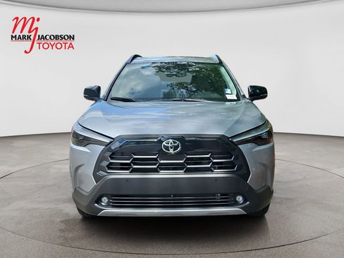 Used 2026 Toyota Corolla Cross XLE w/ Convenience Package FWD image 2