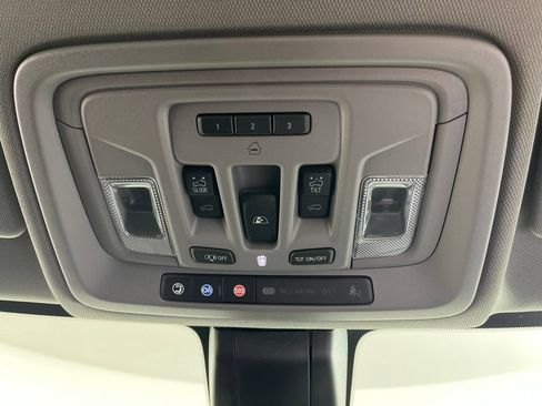 Used 2022 Chevrolet Silverado 1500 LTZ w/ LTZ Premium Package AWD/4WD image 25