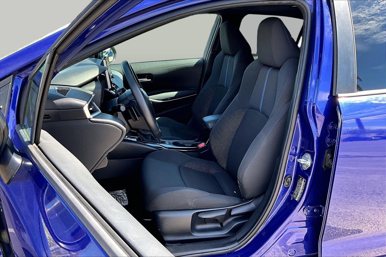 Used 2020 Toyota Corolla SE w/ SE Premium Package FWD image 24