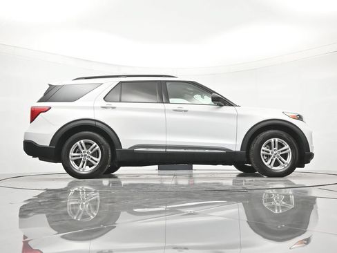 Used 2020 Ford Explorer XLT w/ Equipment Group 202A RWD image 39