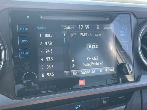 Used 2017 Toyota Tacoma TRD Off-Road image 6