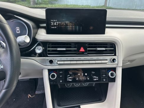 Used 2025 Genesis G70 2.5T image 27