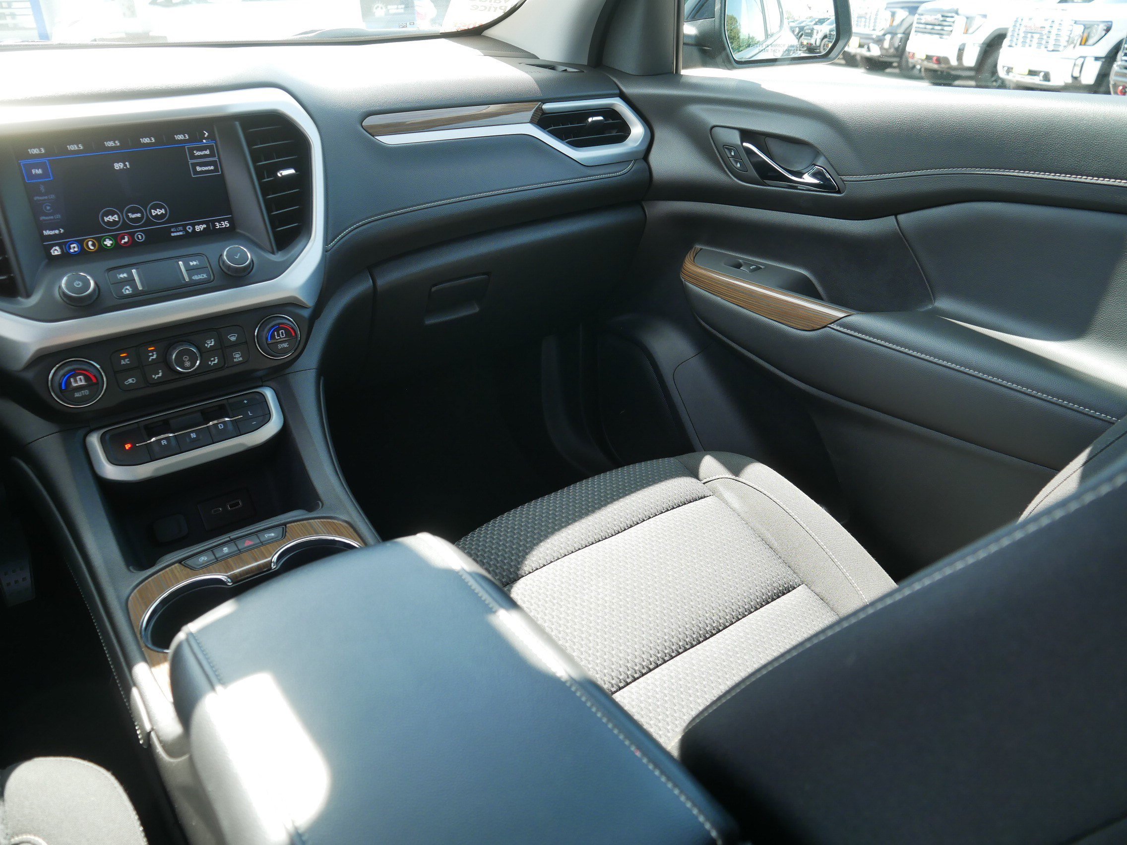 Used 2023 GMC Acadia SLE w/ Driver Convenience Package AWD/4WD image 11