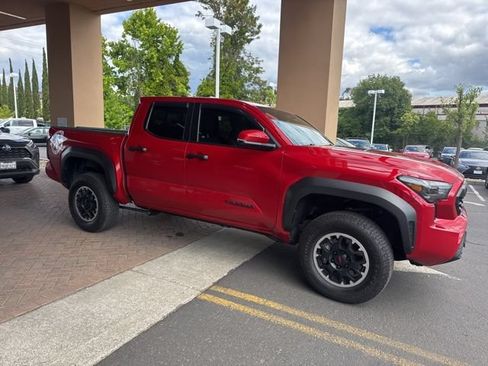 Certified 2024 Toyota Tacoma TRD Off-Road w/ TRD Off Road Upgrade Package AWD/4WD image 4