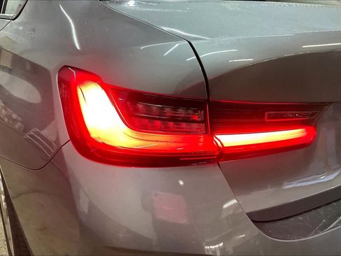 Used 2023 BMW 330e image 31