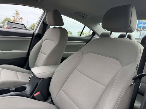 Used 2020 Hyundai Elantra SE FWD image 10