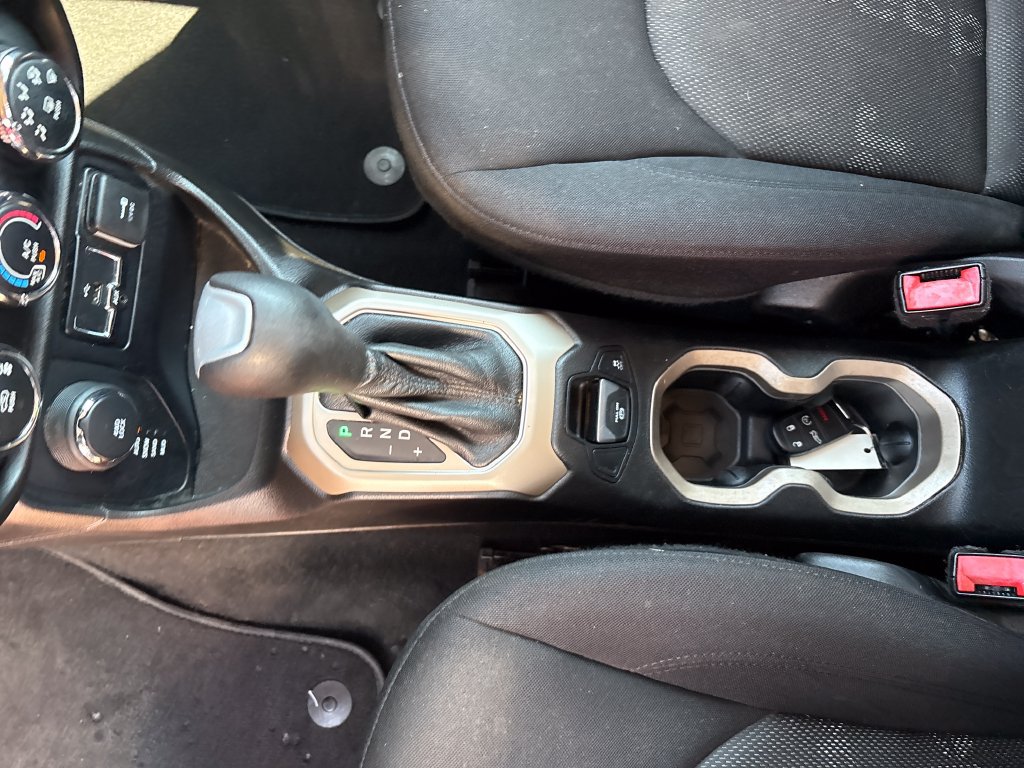 Used 2017 Jeep Renegade Latitude AWD/4WD image 35