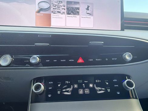 Used 2026 Genesis GV70 2.5T Advanced image 17