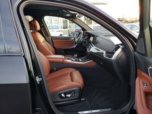 Used 2021 BMW X5 M50i w/ Executive Package image 17