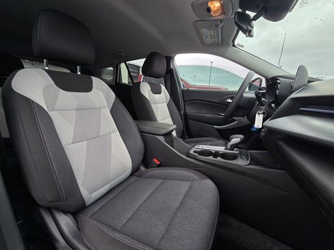Used 2025 Chevrolet Trax LS w/ LS Convenience Package FWD image 29