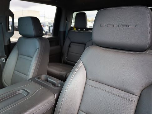 Used 2021 GMC Sierra 3500 Denali w/ Denali Black Diamond Edition image 17