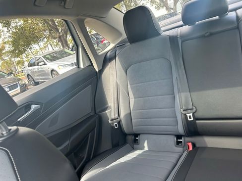 Used 2025 Volkswagen Jetta SE w/ Sunroof Package image 12