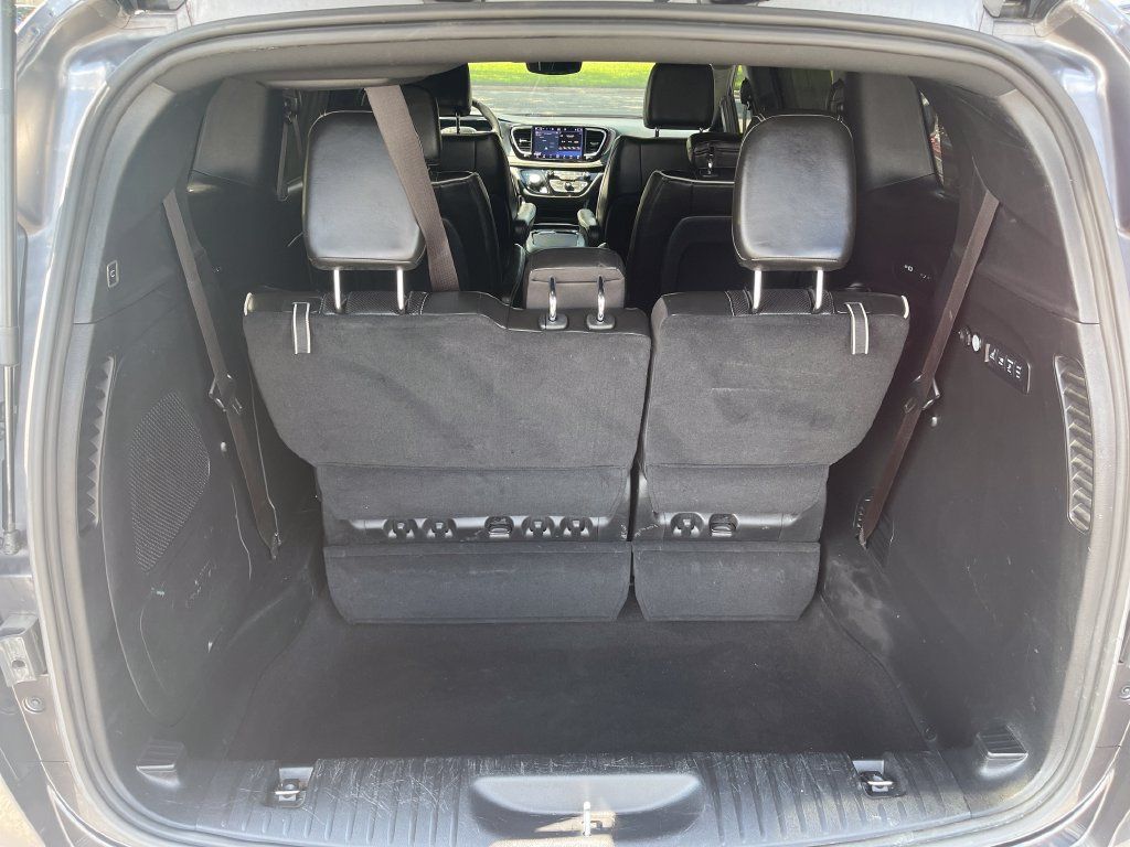 Used 2022 Chrysler Pacifica Limited w/ S Appearance Package FWD image 19