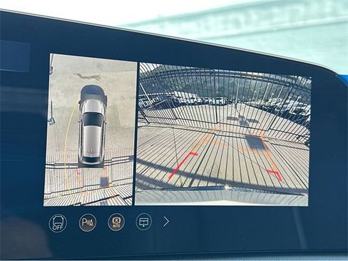 New 2026 Cadillac Optiq Luxury 2 image 26