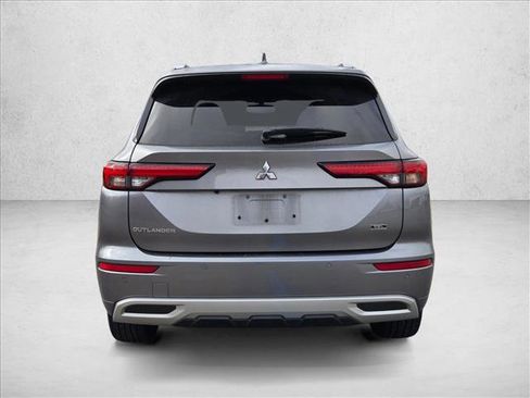 Used 2022 Mitsubishi Outlander SEL image 3
