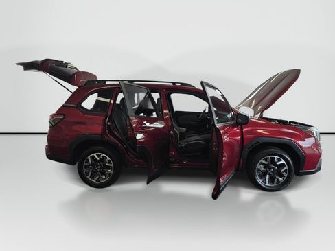 Used 2025 Subaru Forester AWD/4WD image 9