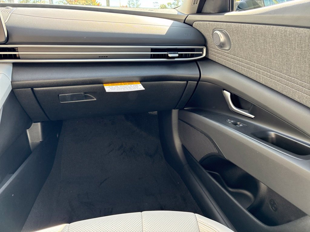 New 2026 Hyundai Elantra SEL Sport FWD image 38