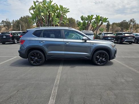 Certified 2022 Volkswagen Taos SE FWD image 4