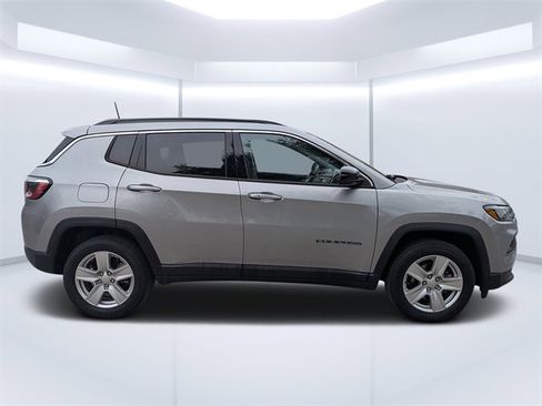 Used 2022 Jeep Compass Latitude w/ Convenience Group image 2