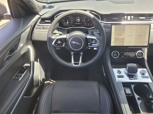 New 2025 Jaguar F-PACE R-Dynamic S image 8