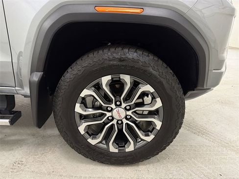 Used 2024 GMC Canyon Denali image 14