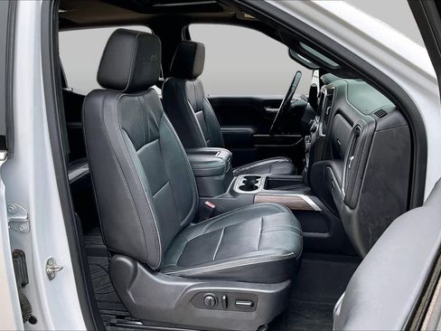 Used 2019 Chevrolet Silverado 1500 High Country w/ Technology Package AWD/4WD image 9