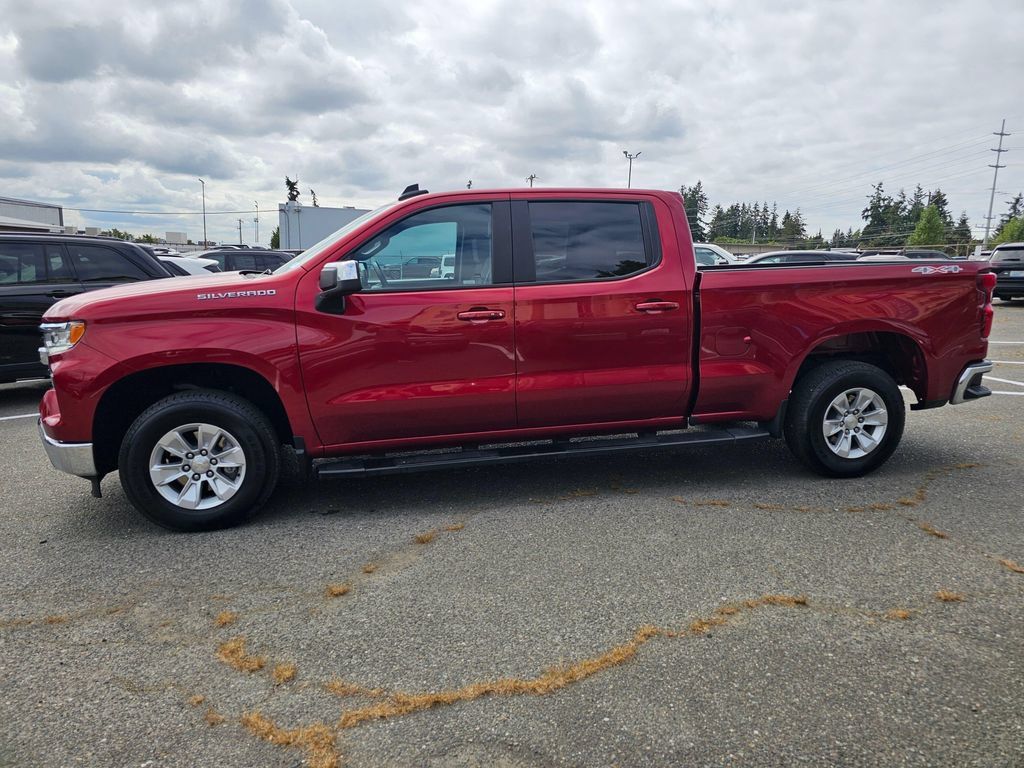 Used 2024 Chevrolet Silverado 1500 LT AWD/4WD image 3
