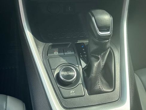Used 2022 Toyota RAV4 XLE Premium AWD/4WD image 23