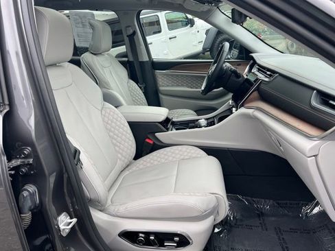 Used 2022 Jeep Grand Cherokee Summit w/ Advanced Protech Group IV image 9