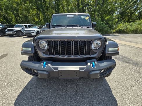 Used 2024 Jeep Wrangler Unlimited w/ Convenience Group AWD/4WD image 12