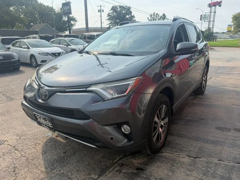Used 2018 Toyota RAV4 XLE FWD image 4