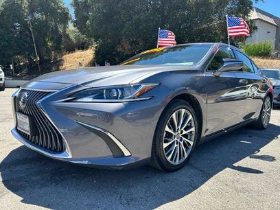 Used 2019 Lexus ES 300h w/ Premium Package