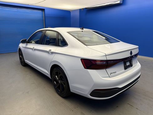 Used 2025 Volkswagen Jetta SE image 5