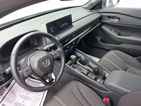 Used 2025 Honda Accord Sport image 4