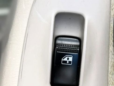 Used 2003 Hyundai Elantra GLS FWD image 21