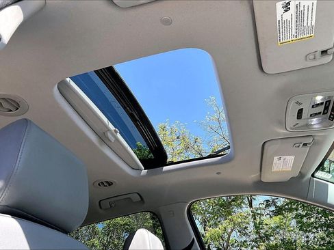 Used 2020 Chevrolet Traverse LT w/ LT Premium Package FWD image 27