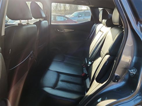 Used 2022 Nissan Rogue Sport SL w/ Premium Package image 10