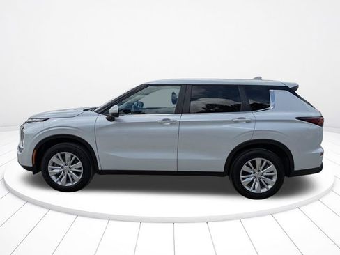 Used 2025 Mitsubishi Outlander ES FWD image 7