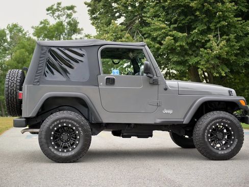 Used 2004 Jeep Wrangler 4WD w/ 30" Tire & Wheel Group image 26