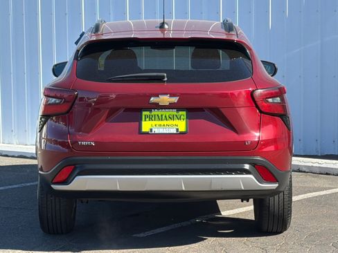 Used 2025 Chevrolet Trax LT FWD image 5