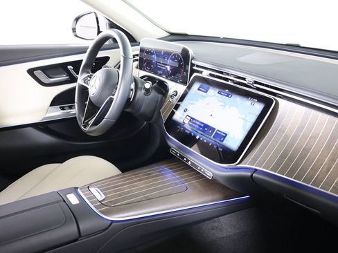 Used 2025 Mercedes-Benz E 450 4MATIC Sedan image 46