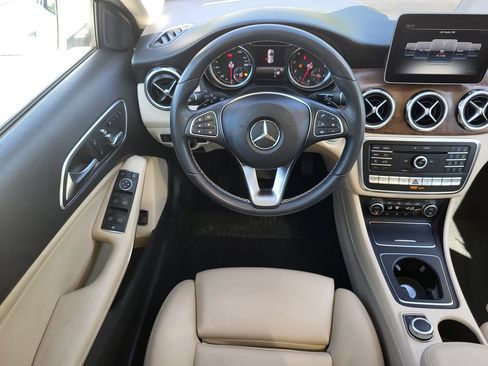 Used 2019 Mercedes-Benz GLA 250 4MATIC w/ Premium Package image 21