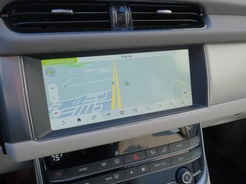 Used 2020 Jaguar XF Premium image 22