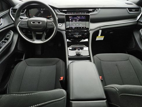 New 2026 Jeep Grand Cherokee Laredo X RWD image 9