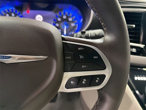 Used 2020 Chrysler Pacifica Touring-L Plus w/ Advanced Safetytec Group image 17