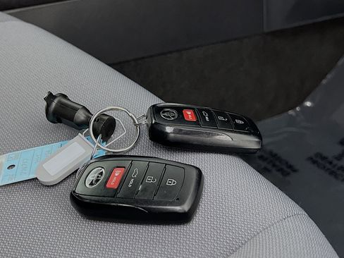 Used 2025 Toyota Corolla SE w/ Convenience Package image 36