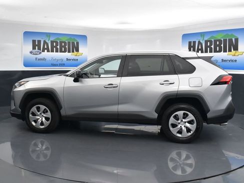 Used 2022 Toyota RAV4 LE FWD image 2