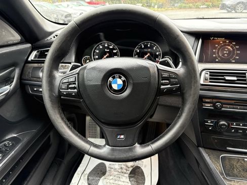 Used 2014 BMW 750Li xDrive image 33