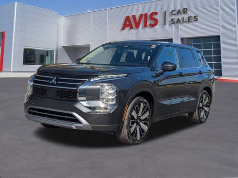 Used 2025 Mitsubishi Outlander SE image 1